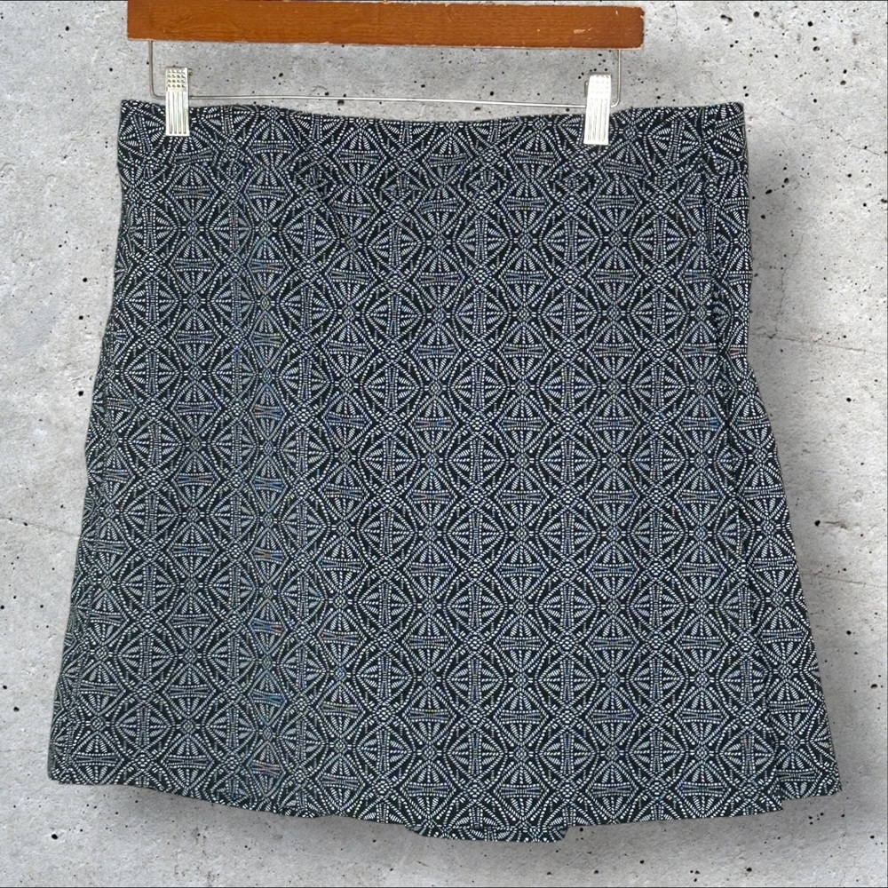 Rip Skirt Hawaii Women’s Large Black & White Print Hook‎ n Loop adjustable